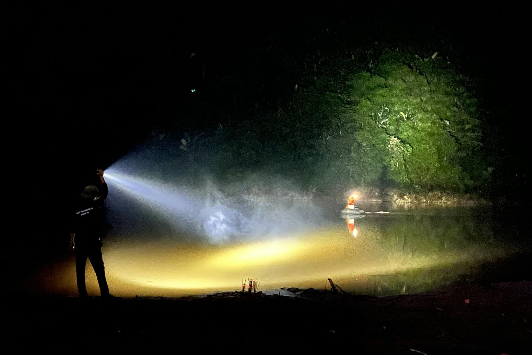 Quảng Trị: Đã tìm thấy thi thể lái xe container bị lũ cuốn trôi
​